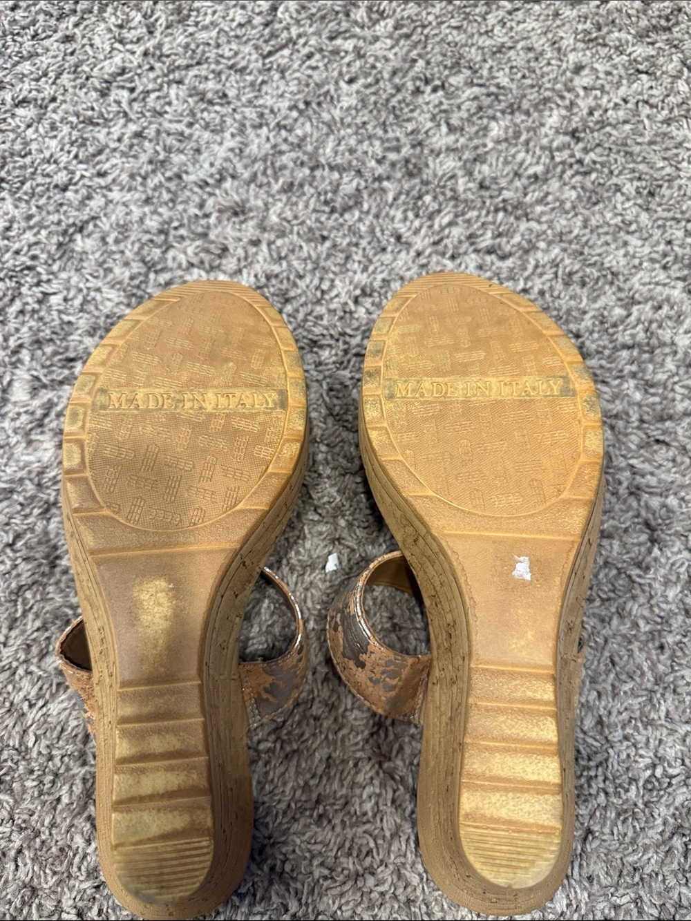 Italian Shoemakers Tan Sandals with Silver Metallic Accents Stretch Wedges 8 1/2 - Picture 7 of 7